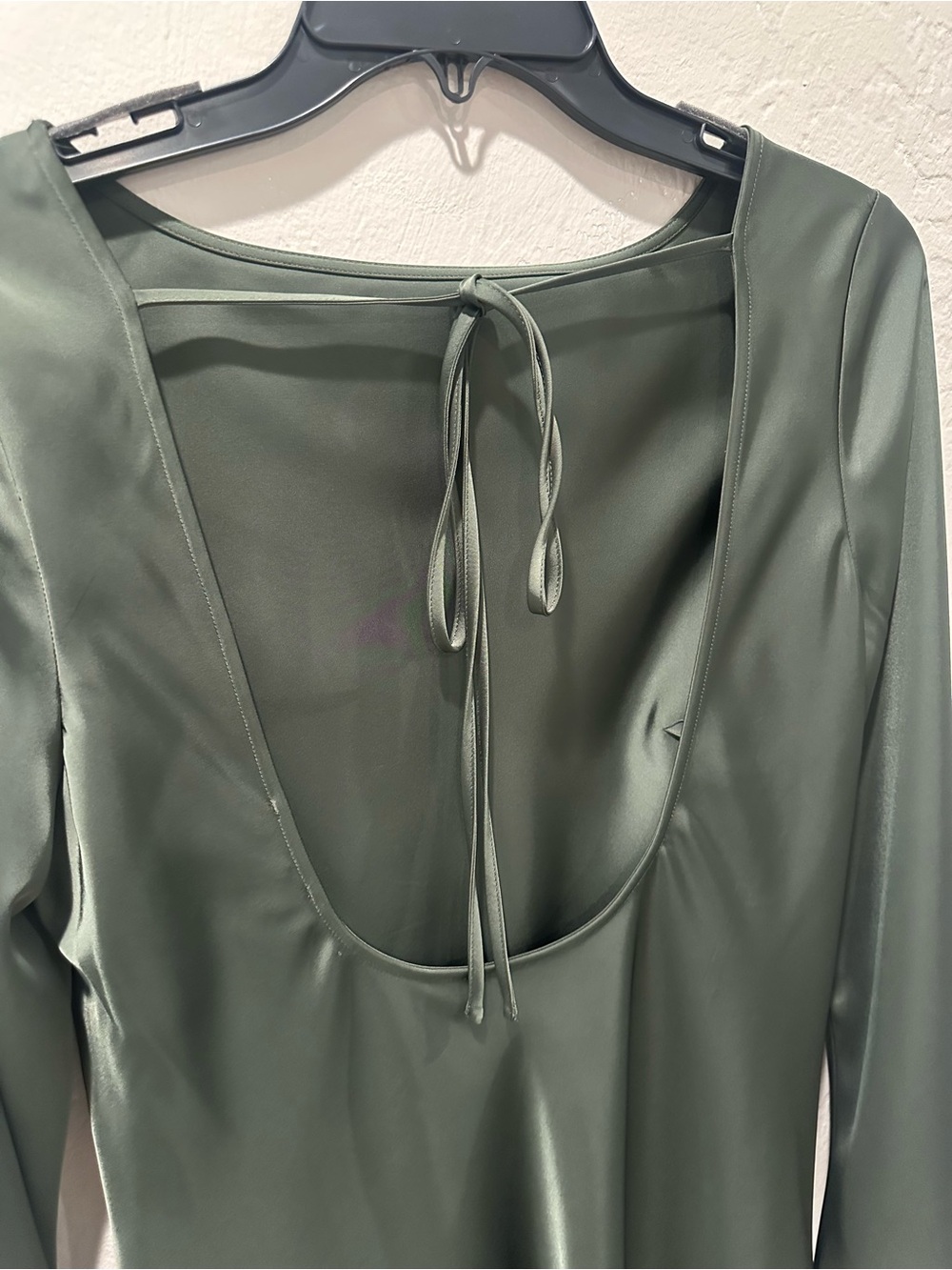 Gianni Bini Dark Green Satin-Look Long-Bell Sleeve Mini Dress Size 8 - Picture 6 of 9